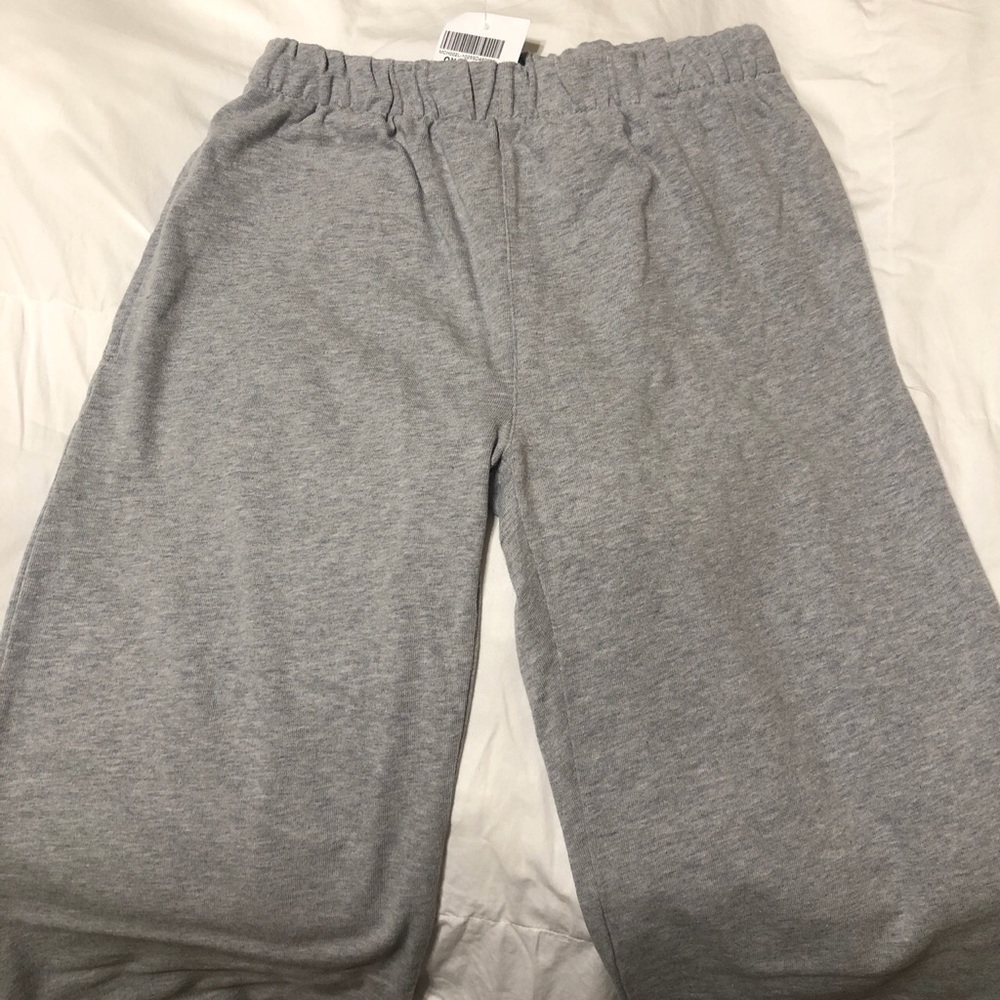 BRANDY MELVILLE STRAIGHT LEG SWEATPANTS